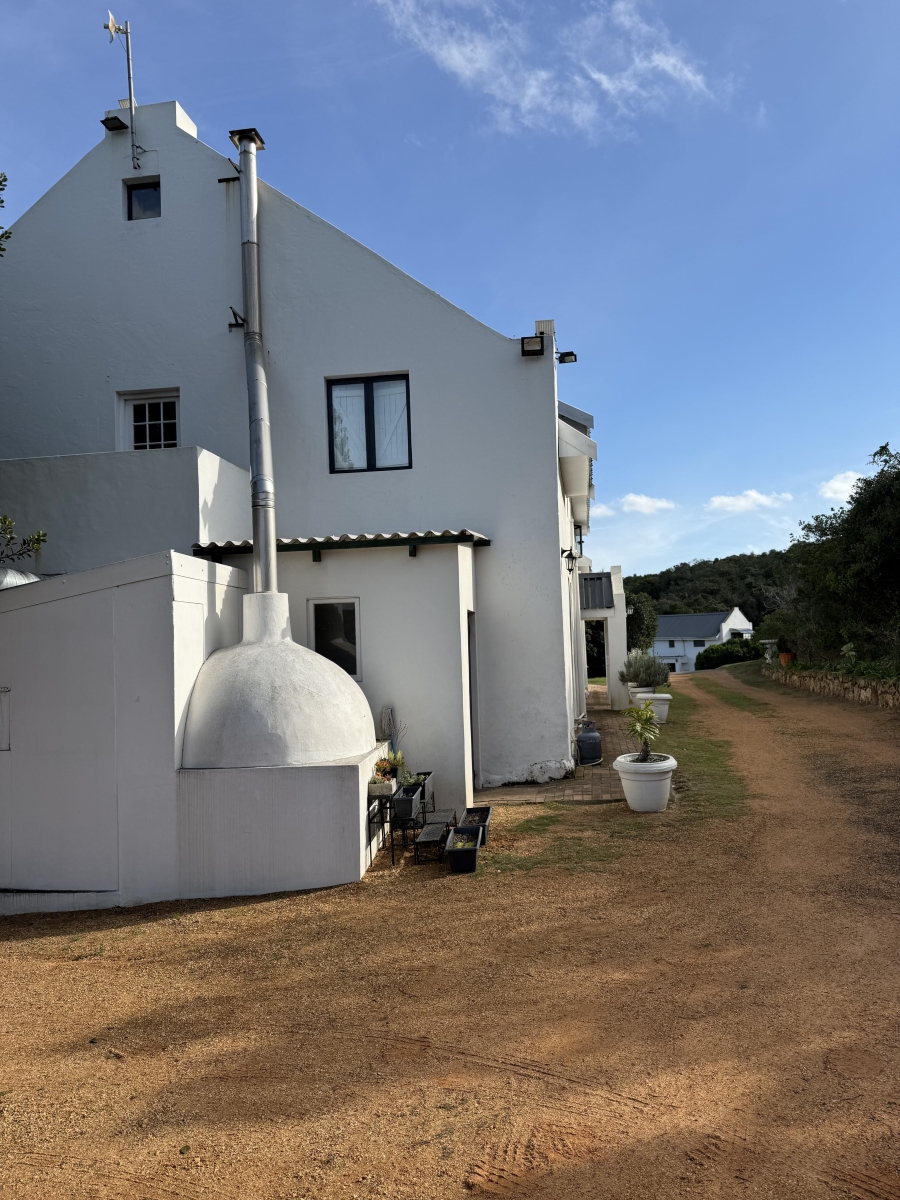 8 Bedroom Property for Sale in Stilbaai Oos Western Cape